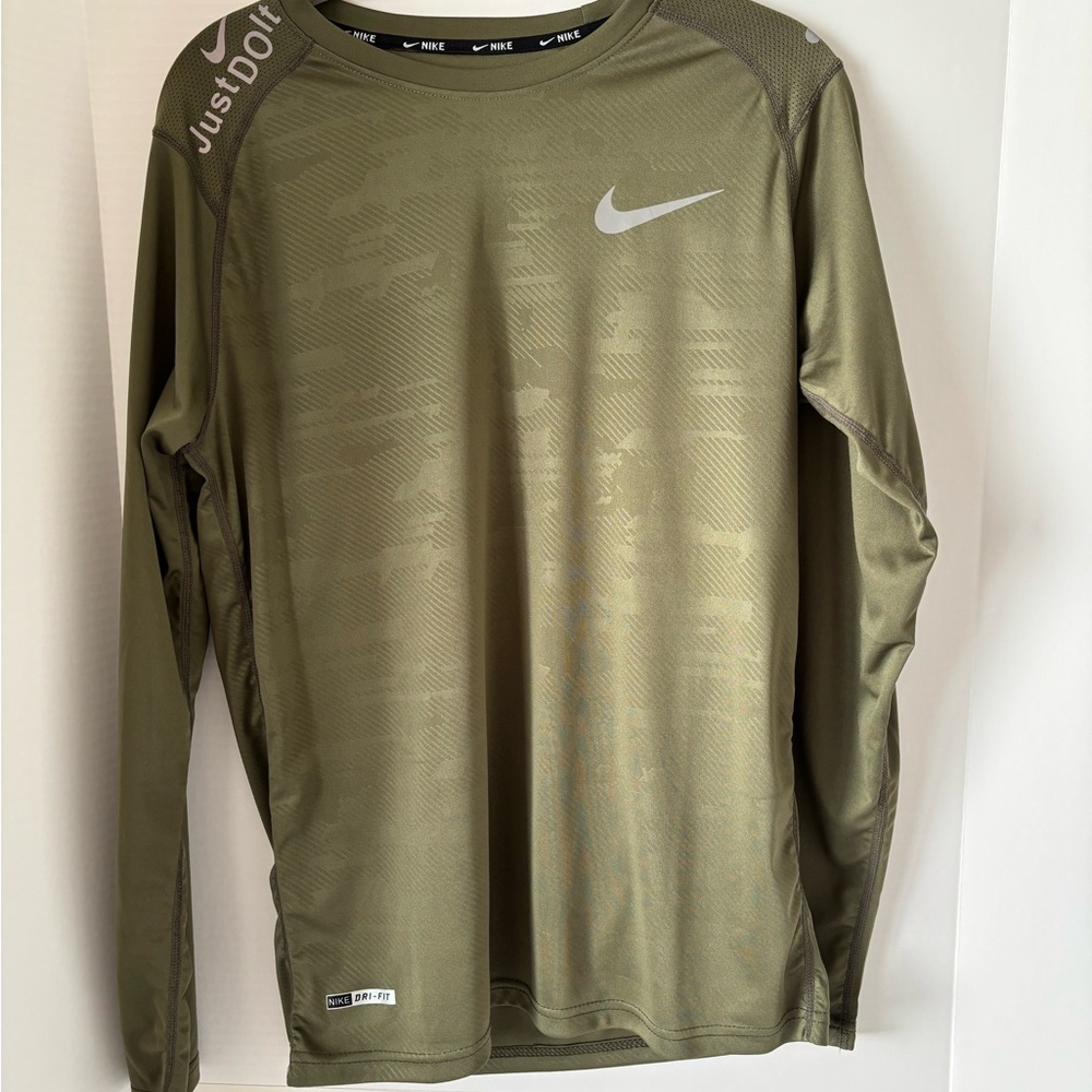 Nike Men's Long Sleeve Shirt in Olive